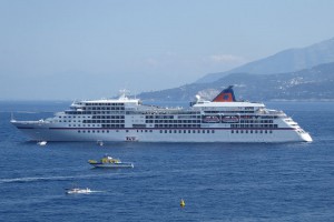 MS Europa vor Capri
