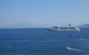 MS Europa vor Capri