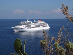 MS Europa vor Lipari
