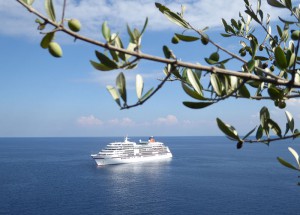 MS Europa vor Lipari