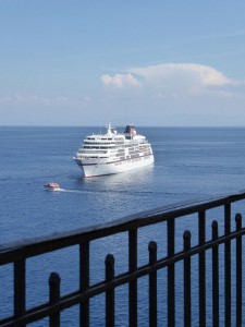 MS Europa vor Lipari