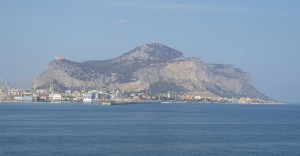 Blick auf das Trockendock von Fincantieri