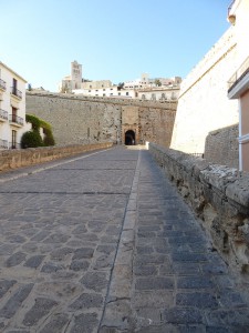Eingang nach Dalt Vila