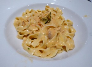 Tagliatelle al Salmone e Zucchine Croccanti