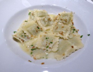 Tortelli ripieni di punte di asparagi e mascarpone