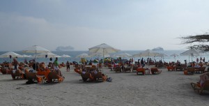 MSC Fantasia und Crystal Esprit vor Sir Bani Yas Cruise Beach