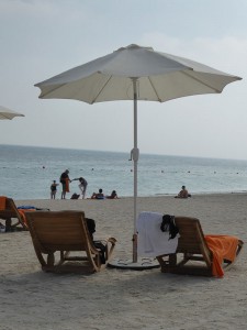 Sonnenschirme und Liegen