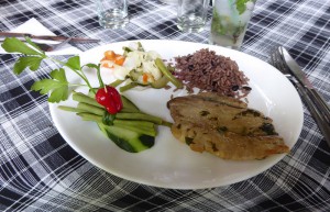 mein Fisch samt Beilagen