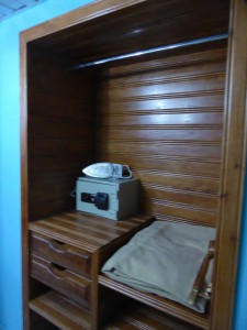 Schrank, Safe, Bügeleisen