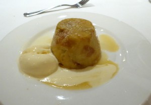 Weißer Schokoladen Brotpudding