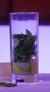 Limettensaft und Minze