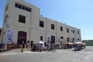 Cruise Terminal Santiago de Cuba mit Geldwechsel links