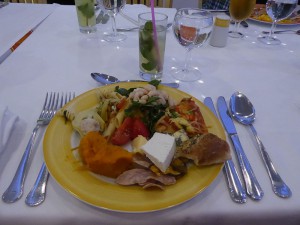Abendessen im Buffetrestaurant mit Mojito