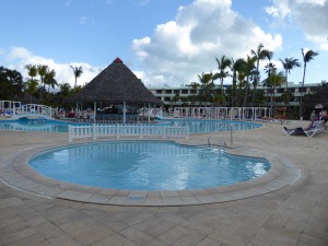 Pool und Poolbar