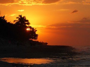 Strandspaziergang zum Sonnenuntergang