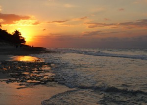 Strandspaziergang zum Sonnenuntergang