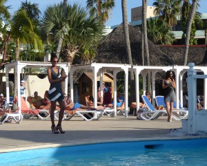 Modenschau am Pool