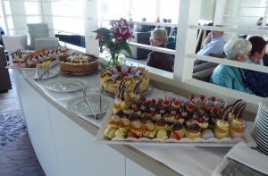 Kaffee und Kuchen in der Lounge