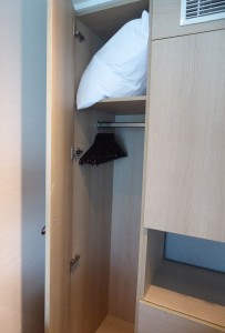 rechter Hängeschrank