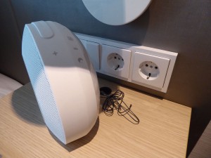 Steckdosen am Nachtkästchen