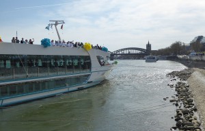 die Crew versammelt