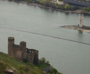 Binger Loch mit Burgruine Ehrenfels und Binger Mäuseturm