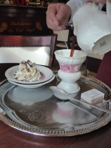 Kaffee aufgießen