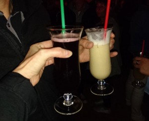 zwei Geburtstags-Cocktails