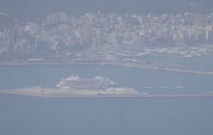 AIDAaura beim Anflug