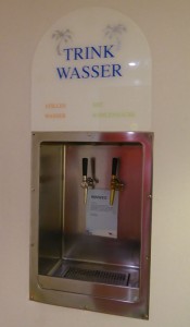 Wasserspender auf den Kabinengängen