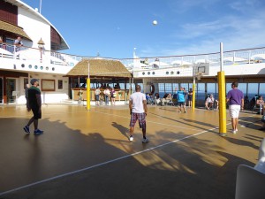Basket- und Volleyballfeld