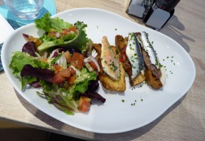 Meerestapas mit Salat