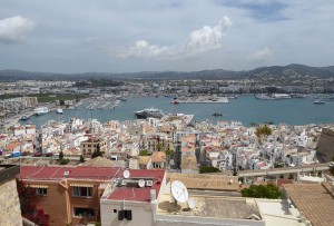 Aussicht über den Hafen von Ibiza