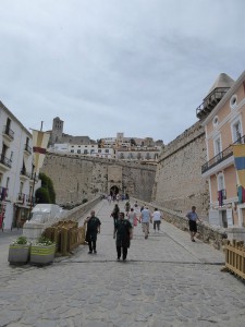 Haupteingang zu Dalt Vila