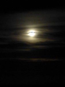 Vollmond über der Anytime Bar