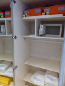 Schrank links mit Safe
