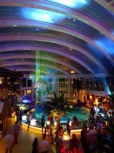 Beach Club bei Nacht
