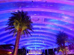 Beach Club bei Nacht