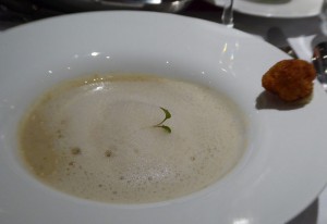 Artischockensüppchen mit Sherry und Bacalaopraline