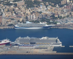 AIDAperla und TUI Discovery in Palma de Mallorca