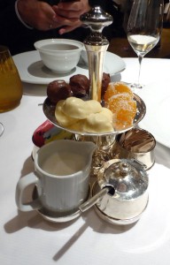Pralinen und kandierte Früchte