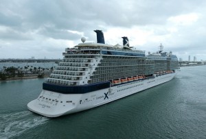 die Celebrity Equinox verlässt Miami