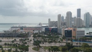 Empress of the Seas am Terminal J