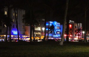 nächtlicher Spaziergang am Ocean Drive