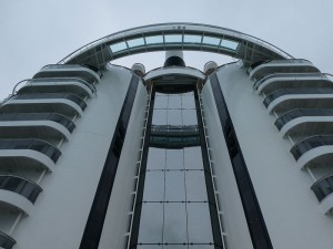 Gläserner Aufzug