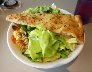 Salat mit Focaccia