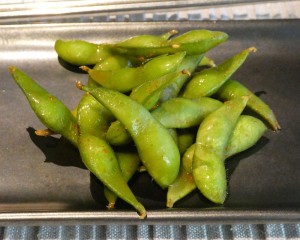 Edamame Bohnen als Gruß aus der Küche