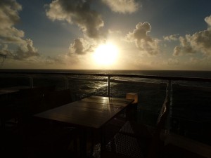 Sonnenaufgang am Heck