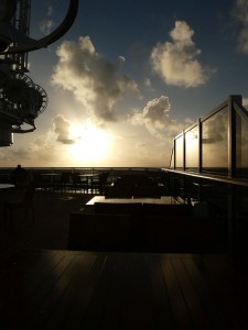 Sonnenaufgang am Heck