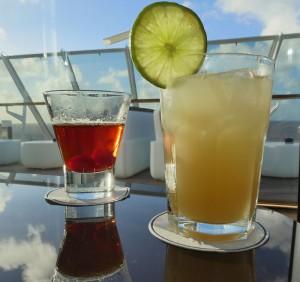 Pre Dinner Cocktail im Yacht Club